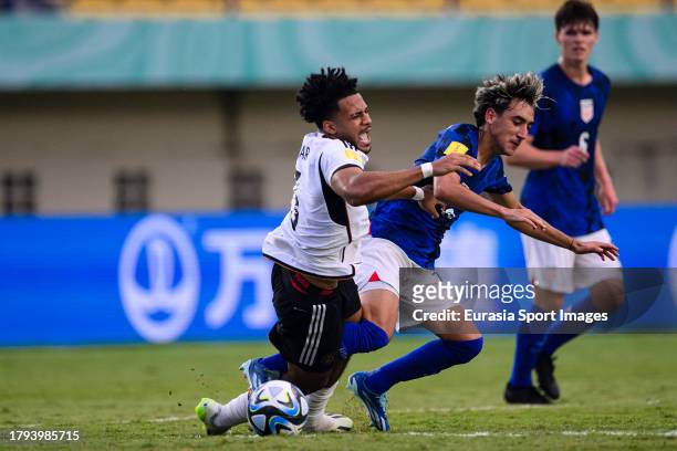 Cruz Medina of United States fights for the ball with Almugera Kabar of Germany during FIFA U-17 World Cup Round of 16 match between Germany and USA...