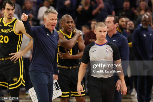 Head coach Steve Kerr and Chris Paul complain to the referee after the Warriors got into an altercation with the Minnesota Timberwolves at Chase...