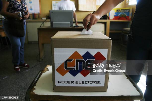 November 19 San Francisco, Venezuela: Venezuelans flock en masse from the early hours to participate in the simulation of the consultative referendum...