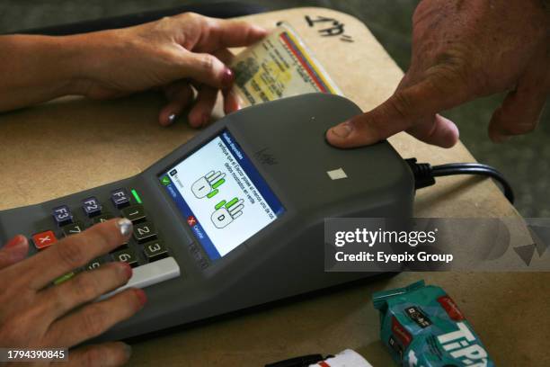 November 19 San Francisco, Venezuela: Venezuelans flock en masse from the early hours to participate in the simulation of the consultative referendum...