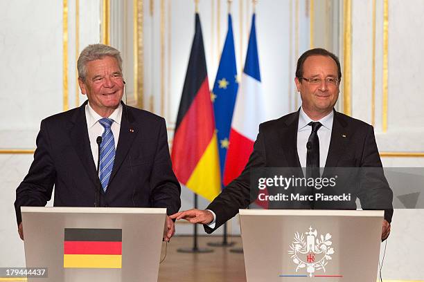 French president Francois Hollande and German President Joachim Gauck attend a press conference at the Elysee Palace on September 3, 2013 in Paris,...