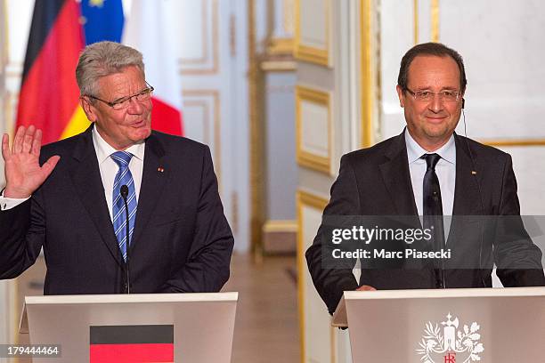 French president Francois Hollande and German President Joachim Gauck attend a press conference at the Elysee Palace on September 3, 2013 in Paris,...