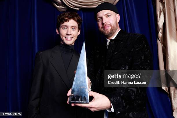 Styalz Fuego poses with Troye Sivan after receiving the Best Engineered Release award during the 2023 ARIA Awards at Hordern Pavilion on November 15,...