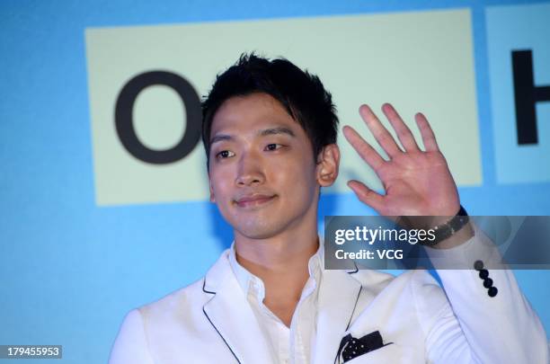 28 Rain (Actor) Stock Photos, High-Res Pictures, and Images - Getty Images