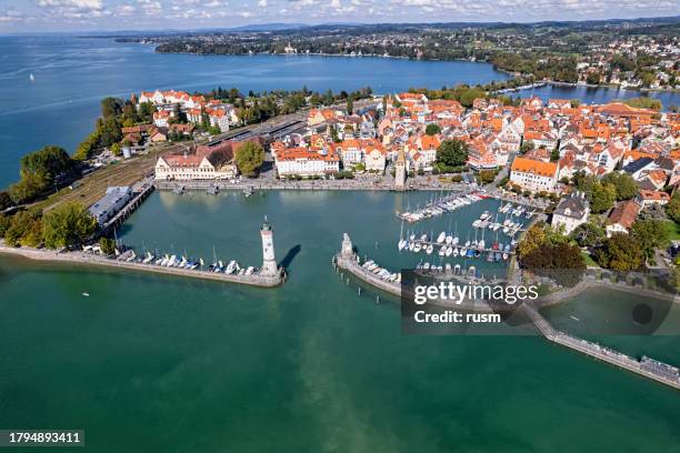 luftbild der lindauer altstadt am bodensee - bodensee stock-fotos und bilder