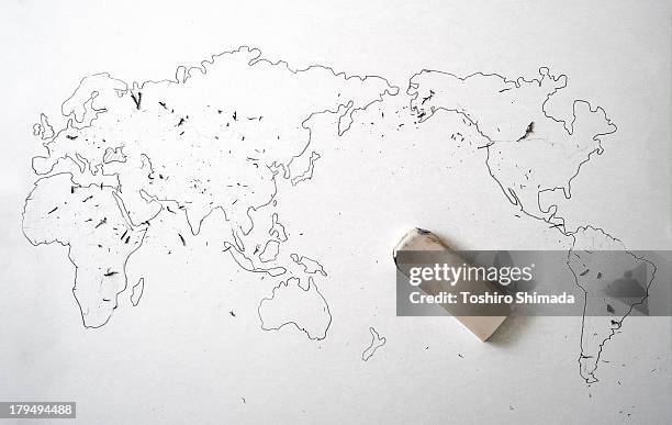 the world map with no borders - gomme photos et images de collection