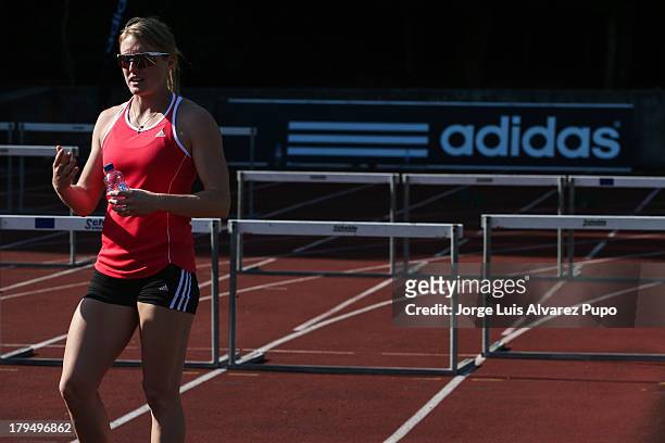 Australian athlete Sally Pearson practices during the Adidas Kids Clinic of the IAAF Diamond League Memorial Van Damme meeting at the "De Drie...