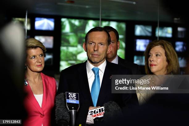 Scott Emerson MP, Theresa Gambaro, Julie Bishop and Australian Opposition Leader, Tony Abbott tour Brisbane Metroplitan Transport Management Centre...
