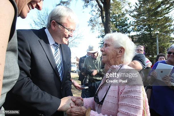Australian Prime Minister, Kevin Rudd meets Rita Taylor, 88 who's father was Former Labor Prime Minister, Ben Chifley's campaign manager, in Thompson...