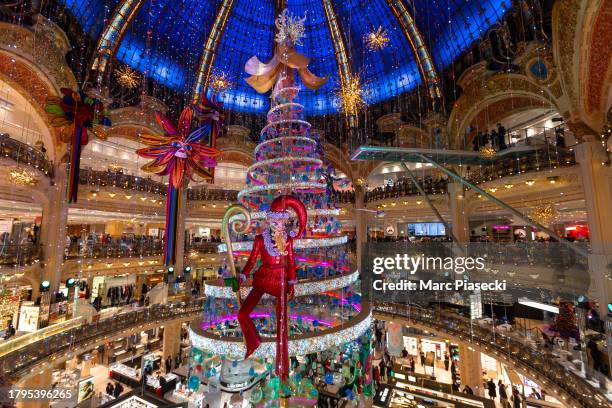 Christmas Tree inside the Galeries Lafayette during the "Le Noel De Mes Reves" : Galeries Lafayette Christmas decorations inauguration at Galeries...