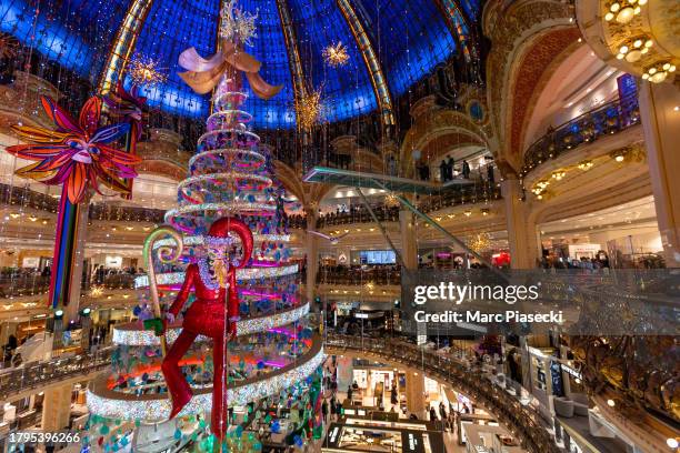 Christmas Tree inside the Galeries Lafayette during the "Le Noel De Mes Reves" : Galeries Lafayette Christmas decorations inauguration at Galeries...