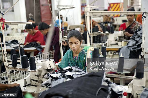 Sewing Machine Operator Photos and Premium High Res Pictures - Getty Images