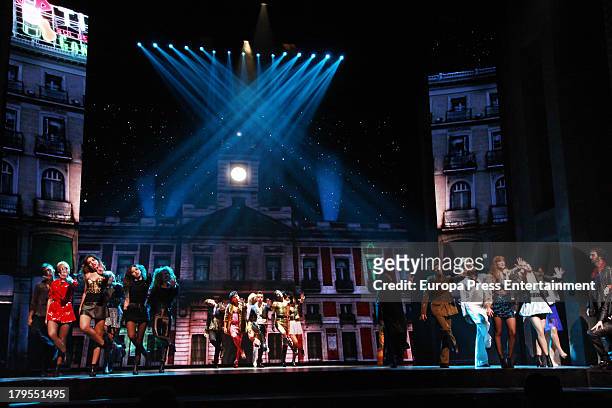 Actors dance during rehearsals for the press during the presentation of the musical 'Hoy no me puedo levantar' at Coliseum theatre on September 4,...