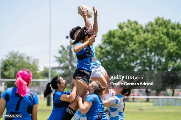 rugby femenino - female rugby team stock pictures, royalty-free photos & images