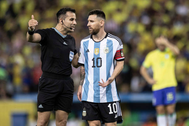 Referee Piero Maza talks to Lionel Messi of Argentina during FIFA World Cup 2026 Qualifier match between Brazil and Argentina at Maracana Stadium on...