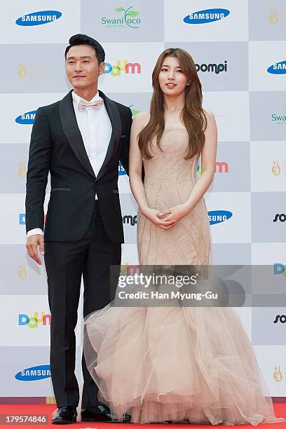 Actor Lee Sung-Jae and Suzy of South Korean girl group Miss A arrive for photographs at the Seoul International Drama Awards 2013 at National Theater...