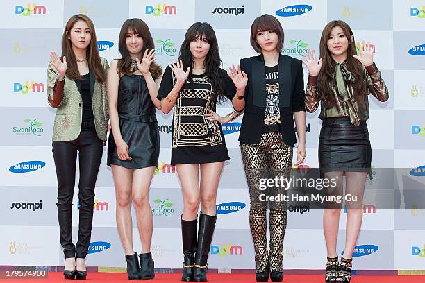 Members of South Korean girl group 4minute arrive for photographs at the Seoul International Drama Awards 2013 at National Theater on September 5,...