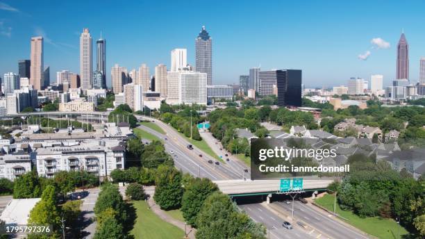 drone shot of the jackson street bridge in atlanta, ga - atlanta skyline car stock pictures, royalty-free photos & images