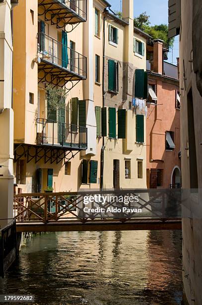 buranelli canal near san leonardo - treviso italian stock-fotos und bilder