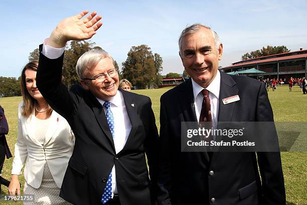 Kevin Rudd Memer Australian Prime Minister, Kevin Rudd walks with school principal Dr ...