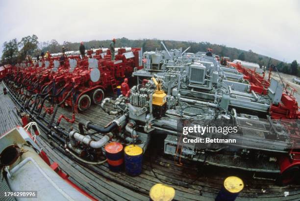 Hydraulic Fracturing Wells Photos and Premium High Res Pictures - Getty ...