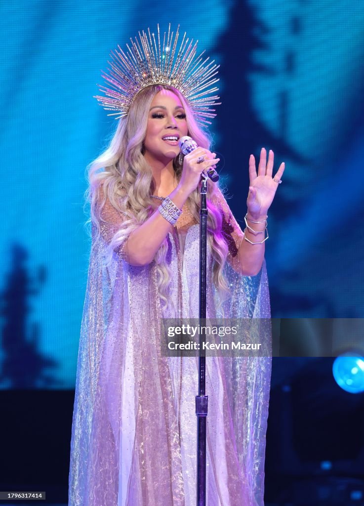 Opening Night of Mariah Carey - Merry Christmas One And All!