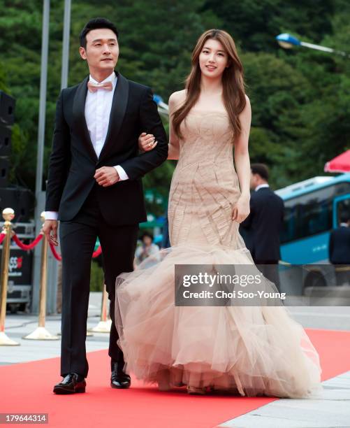 Lee Sung-Jae and Su-Zy arrive at the red carpet of the Seoul International Drama Awards 2013 at the National Theater of Korea Main Hall 'Hae' on...