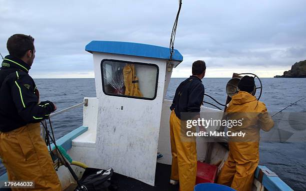 Lizard Fishinerman Cadgwith Cove Photos and Premium High Res Pictures - Getty Images