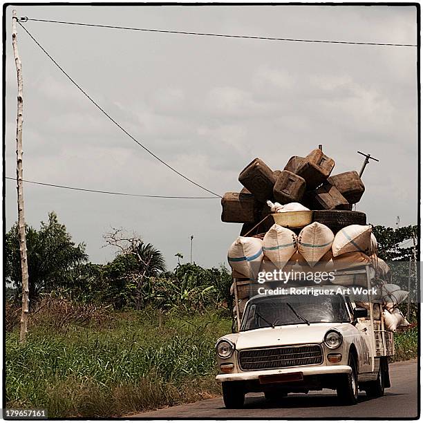 Auto On Load Car With Heavy Load Photos and Premium High Res Pictures - Getty Images