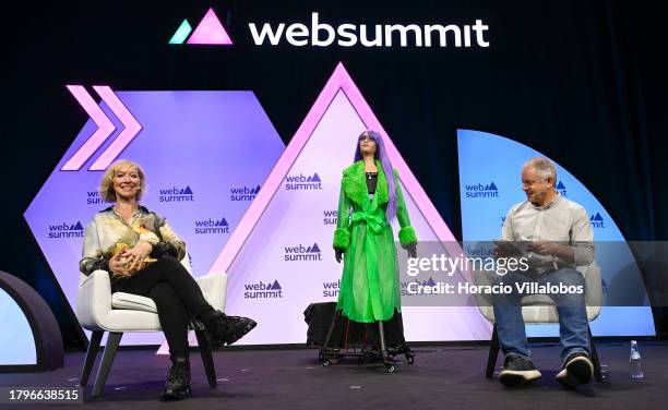 Audience with a robot: AGI and a decentralized beneficial Singularity" presentation by COO of SingularityNET Janet Adams of Desdemona x, Humanoid...