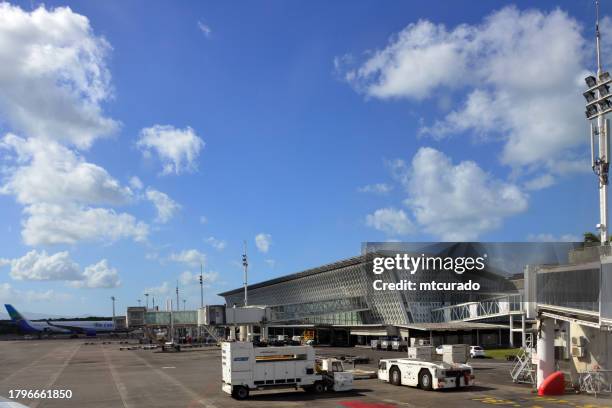 pointe-à-pitre international airport, les abymes, guadeloupe - guadeloupe photos et images de collection