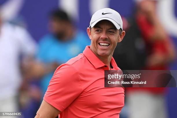 Rory McIlroy of Northern Ireland smiles whilst leaving the 18th green during Day One of the DP World Tour Championship on the Earth Course at...