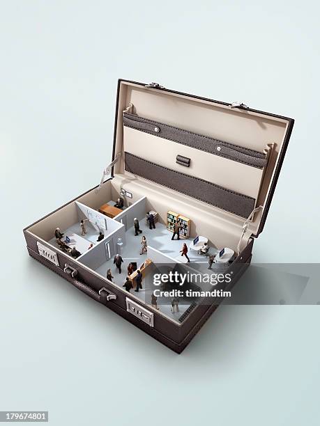 office in a briefcase - maletín fotografías e imágenes de stock