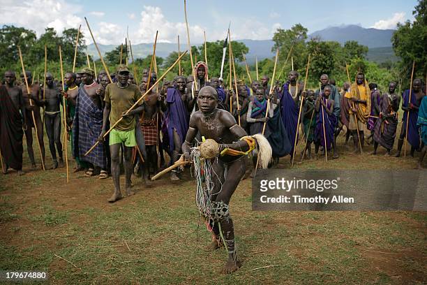 suri tribal warrior prepares to fight at donga - omo valley stock pictures, royalty-free photos & images