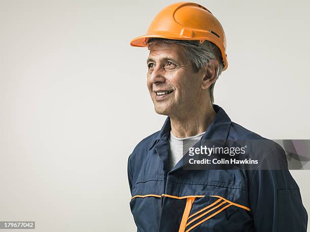 senior male in protective clothing - protective workwear photos et images de collection