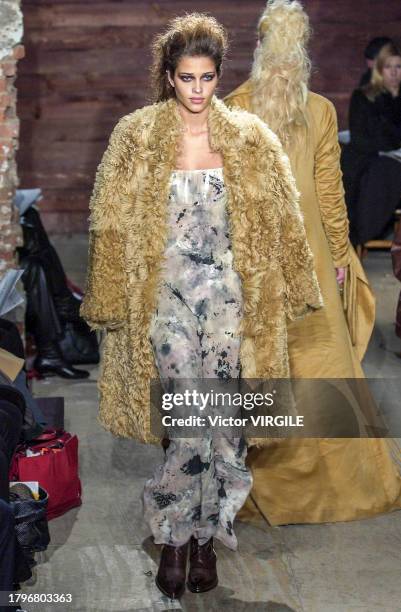 Ana Beatriz Barros walks the runway during the Catherine Malandrino Ready to Wear Fall/Winter 2002-2003 fashion show as part of the New York Fashion...