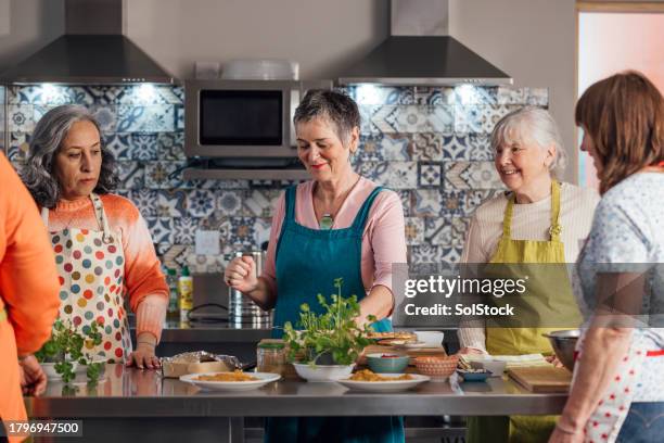 culinary queens - escaping room stock pictures, royalty-free photos & images