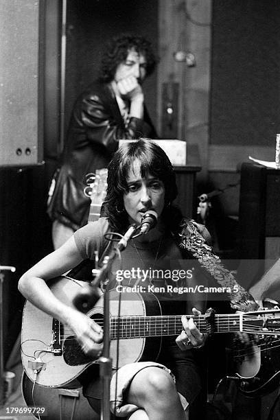 Musician Bob Dylan and Joan Baez are photographed during rehearsal for the Rolling Thunder Revue in October 1975 in New York City. CREDIT MUST READ:...