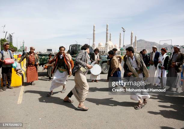566 Yemen Dance Stock Photos, High-Res Pictures, and Images - Getty Images