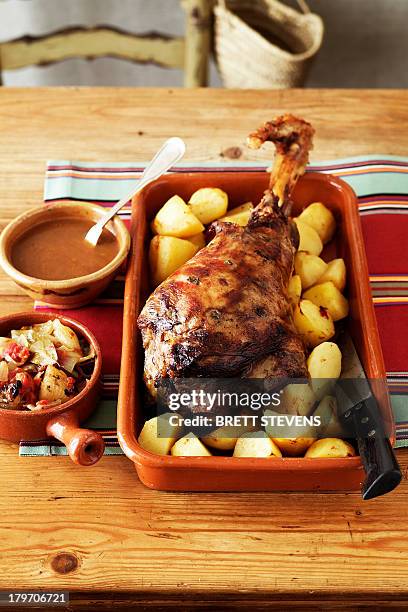 lamb al-horno - leg of lamb stock pictures, royalty-free photos & images