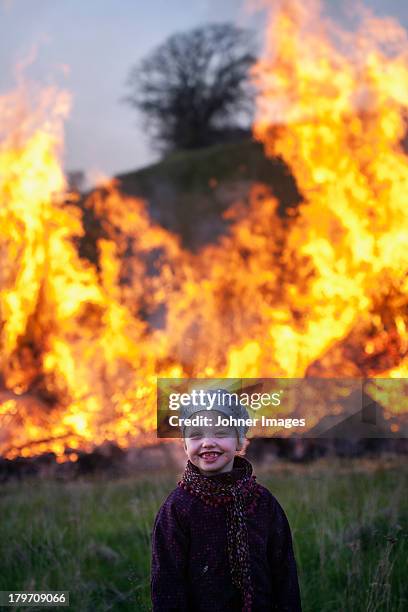 Spring Fire Background Fireside Background Photos and Premium High Res Pictures - Getty Images