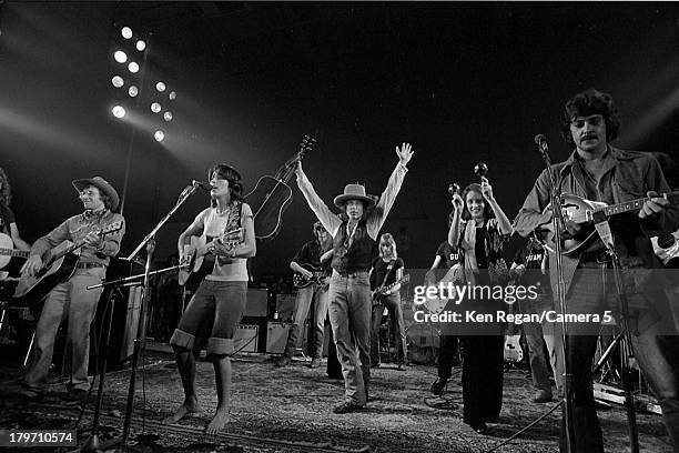 Musicians Bob Dylan and Joan Baez are photographed during the Rolling Thunder Revue in November 1975 in Burlington, Vermont. CREDIT MUST READ: Ken...