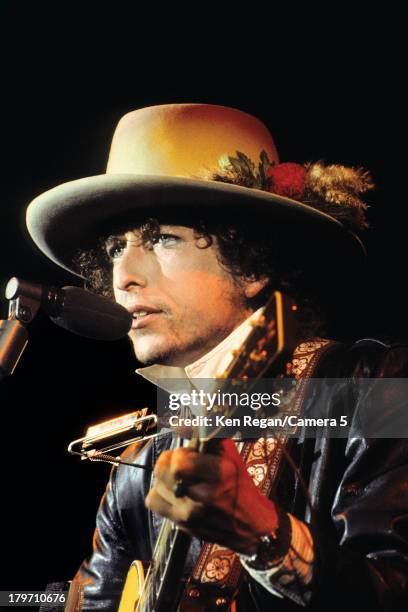 Musician Bob Dylan is photographed onstage during the Rolling Thunder Revue in 1975. CREDIT MUST READ: Ken Regan/Camera 5 via Contour by Getty Images.