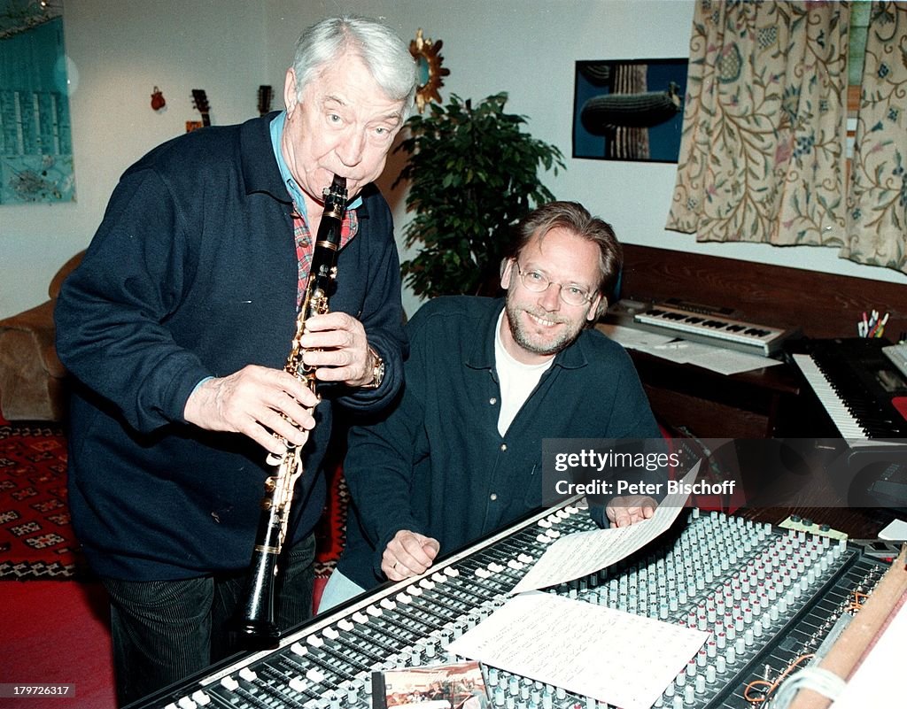 Hugo Strasser mit Sohn Thomas im;Tonstudio, Orchesterchef,... News ...