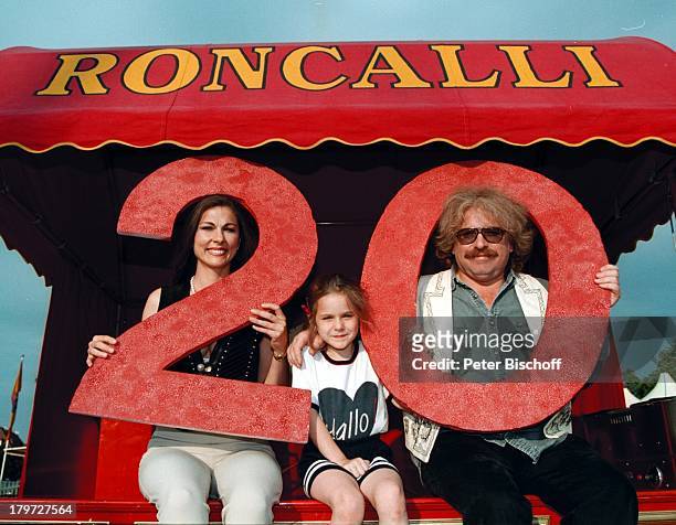Bernhard Paul mit Ehefrau Eliana Paul und Tochter Vivien, 20-jähriges Bestehen des "Circus Roncalli", Jubiläum,