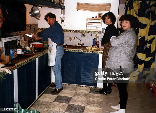 Lisa Wellenbrink mit Ehemann Egon und;einer Freundin, 3 Tage vor der Geburt von;Tochter Clarissa, am 13. Februar 1996,