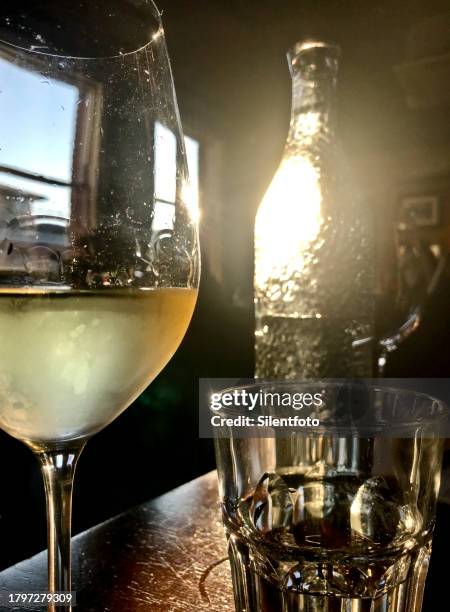 wine & dine colour - victoria canada dining stock pictures, royalty-free photos & images