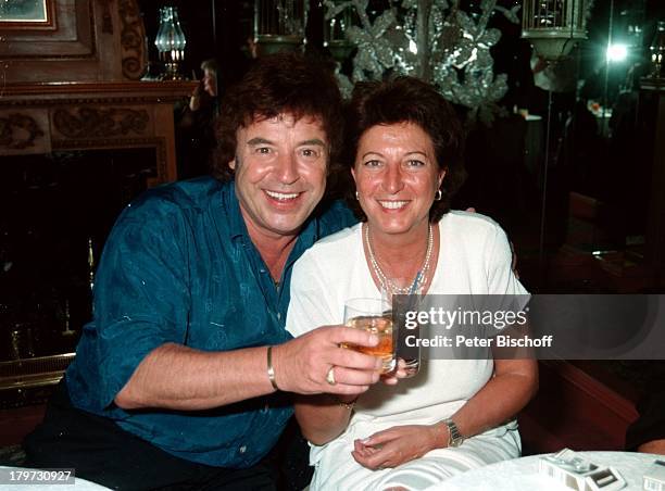 Tony Marshall und Ehefrau Gaby feiern am;02. Juni 1997 ihren 25. Hochzeitstag, hier;bei der "Star-Gala 1996" in Washington;DC/USA, die vom...