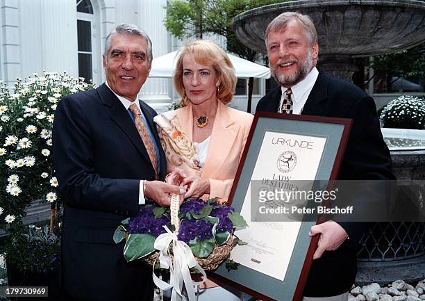 Dagmar Koller mit Ehemann Dr. Helmut Zilk , Bürgermeister von Wien, Fleurop-Präsident Ludwig Angeli, "Fleurop-Lady 1996" , Eliza Doolittle in;"My...