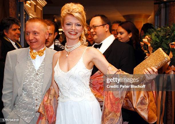 Michaela Merten mit Ehemann Pierre;Franckh, "Deutscher Filmball 1998", Sexy,;Abendkleid, München, Bayern, Deutschland, Europa, Hotel "Bayerischer...